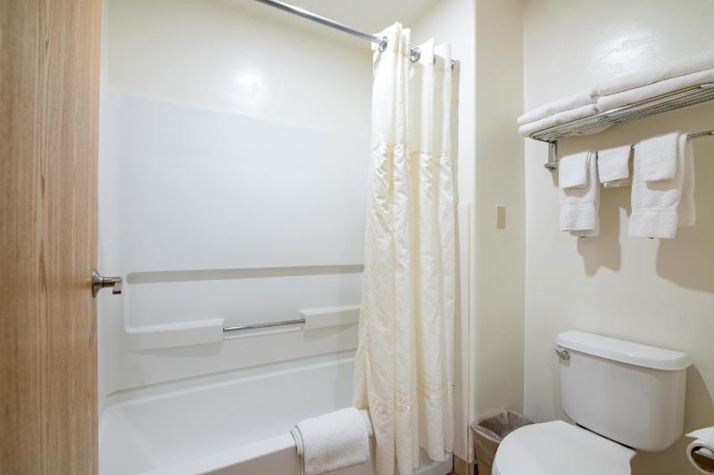 Queen Room with Two Queen Beds image 3