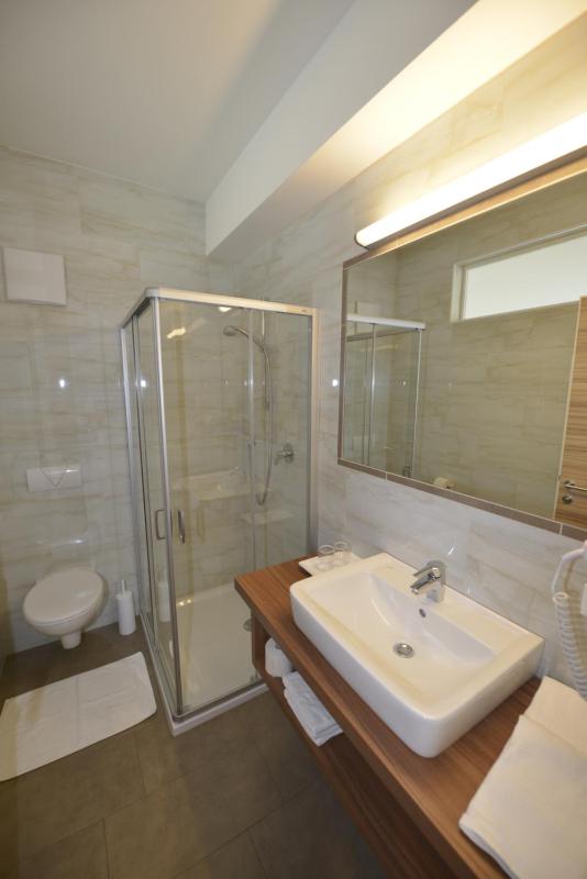 Economy Double Room image 3