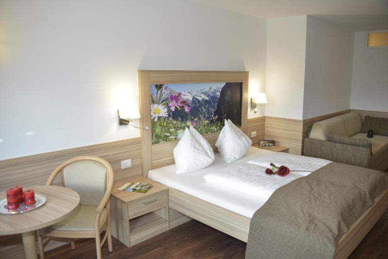 Economy Double Room image 2