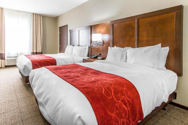Queen Suite with Two Queen Beds and Sofa Bed - Disability Access - Non-Smoking image 3