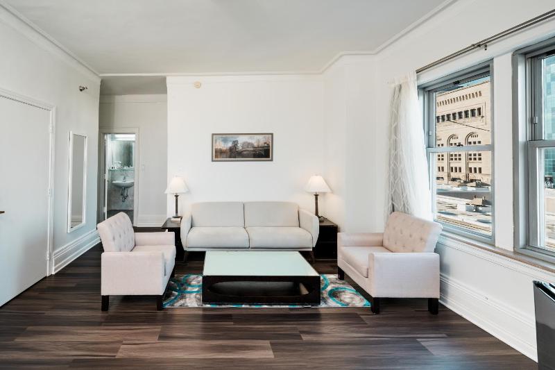 King Suite with Lake View image 4