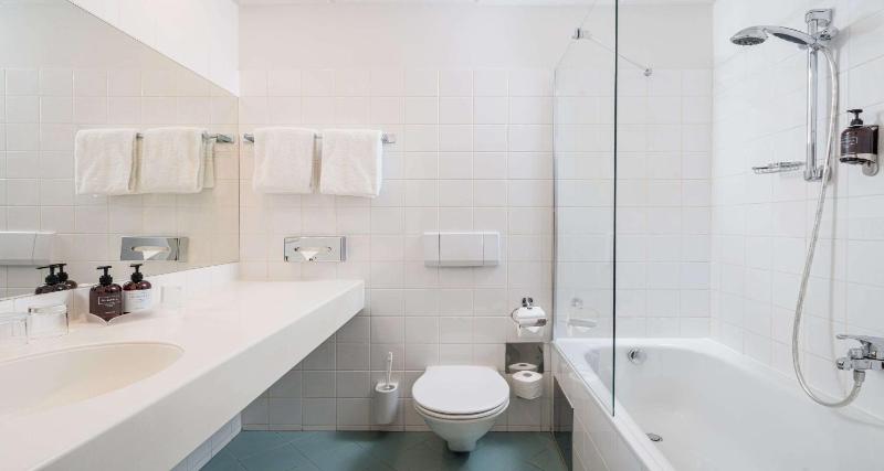 Classic Twin Room image 2