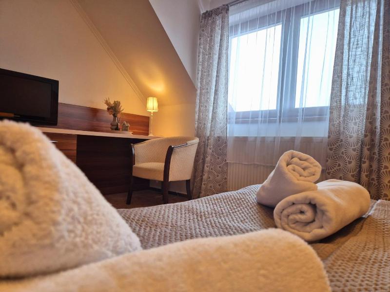 Double Room image 3