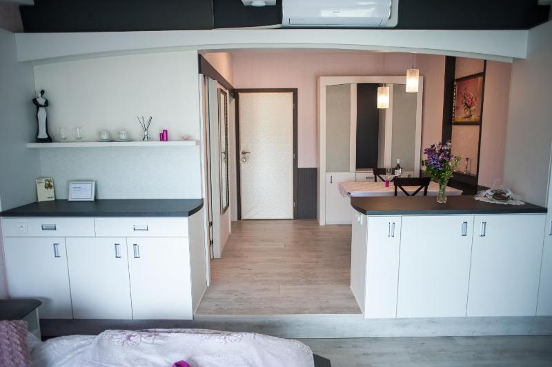 Large Double Room image 4