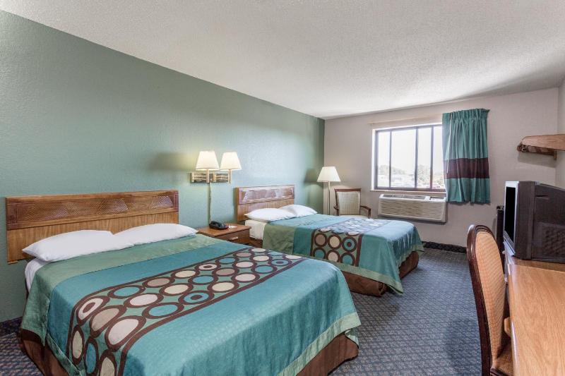 Deluxe Double Room with Two Double Beds - Non-Smoking image 2