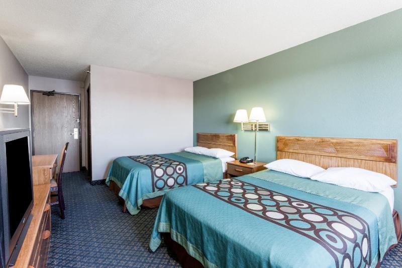 Deluxe Double Room with Two Double Beds - Non-Smoking image 3