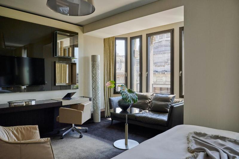 Excelsior Room image 3