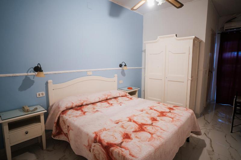 Double Room image 2