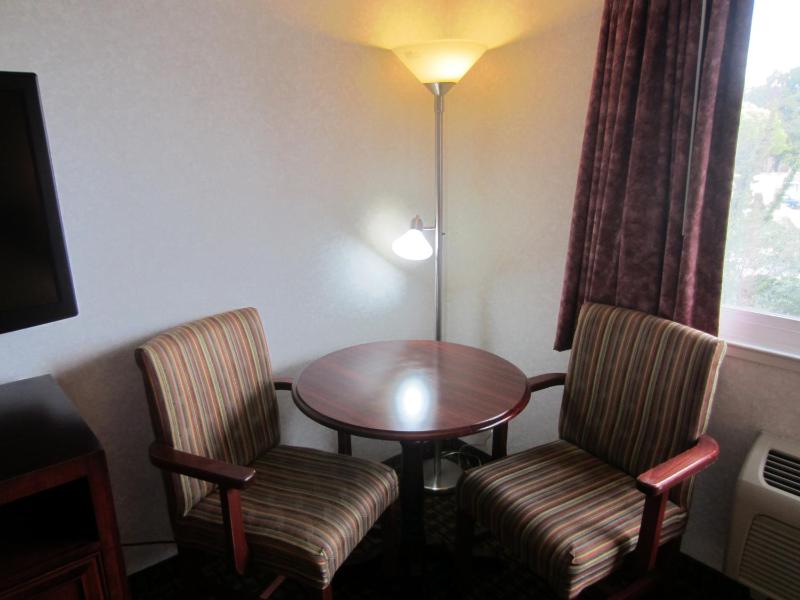 Classic Quadruple Room image 4