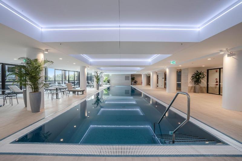 Modern 2-Bed Apartment with Premium Amenities - image 7