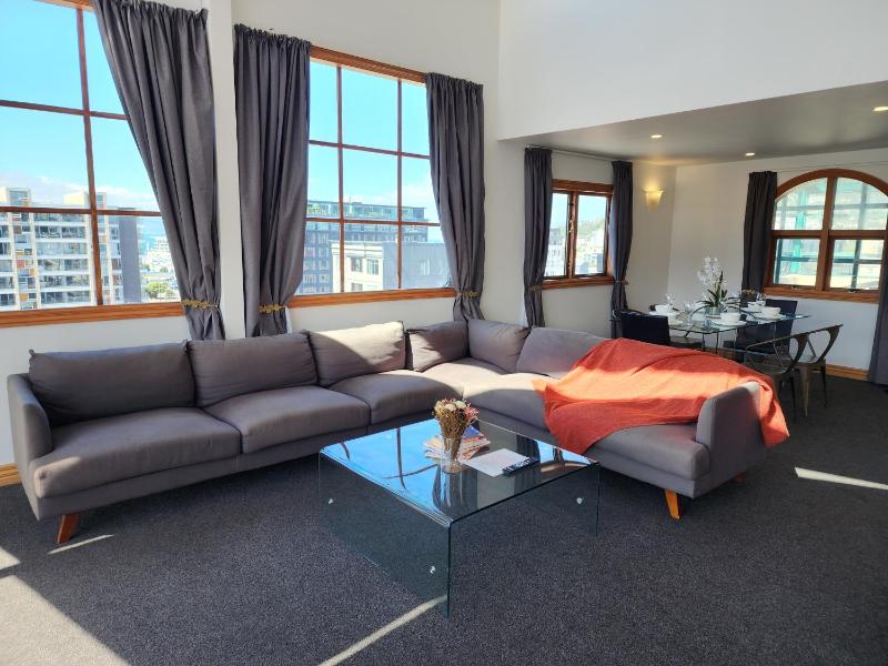 U Suites on Courtenay - image 3