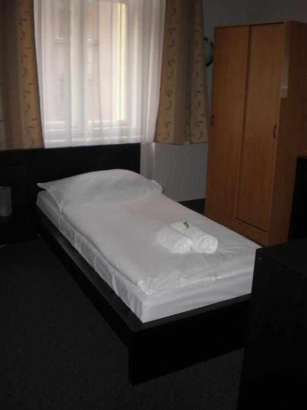Single Room image 4