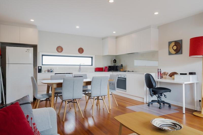 StayCentral - Thornbury Entertainer Townhouse - image 7