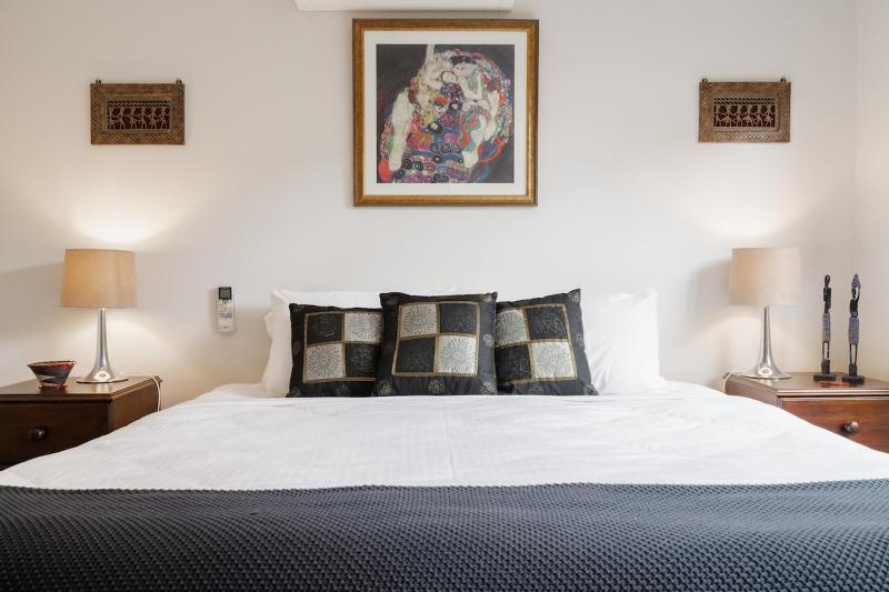 StayCentral - Thornbury Entertainer Townhouse - image 2