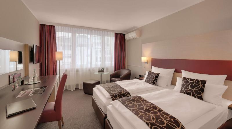 Standard Twin Room image 1