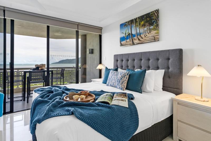 Belle Escapes 73 Rydges Plaza Esplanade with Ocean & City Views - image 15