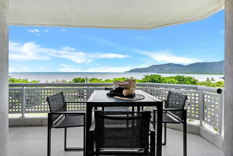 Belle Escapes 73 Rydges Plaza Esplanade with Ocean & City Views - image 10