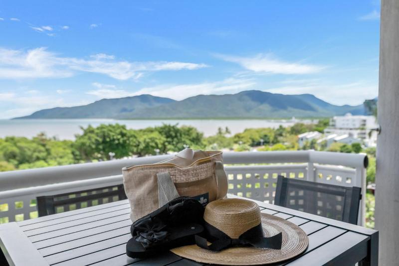 Belle Escapes 73 Rydges Plaza Esplanade with Ocean & City Views - image 1