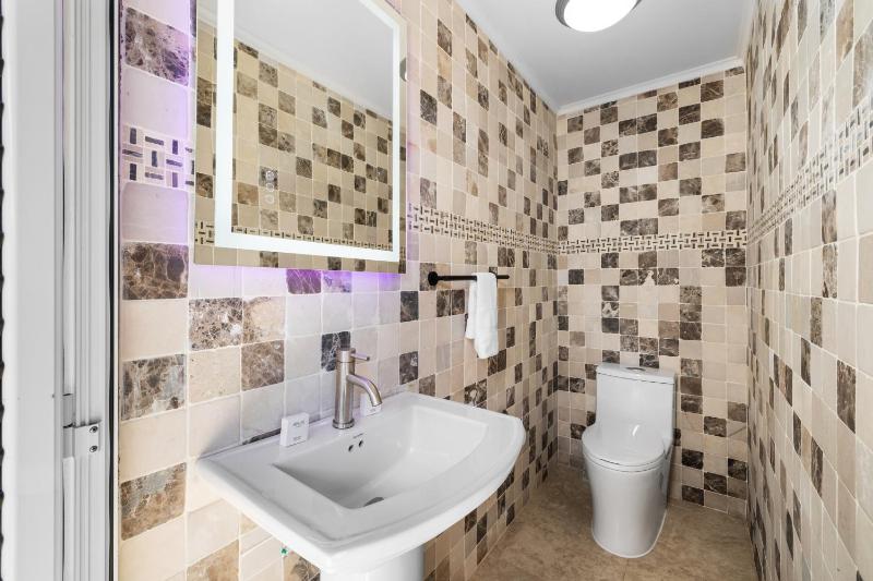 Sotto del Sol 7BR Pool Villa Near Palm Beach & Ritz by Bocobay - image 7