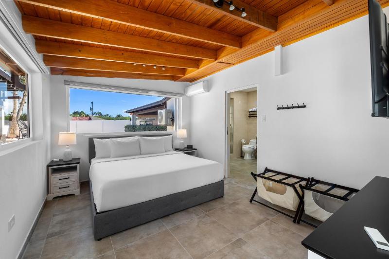 Sotto del Sol 7BR Pool Villa Near Palm Beach & Ritz by Bocobay - image 8