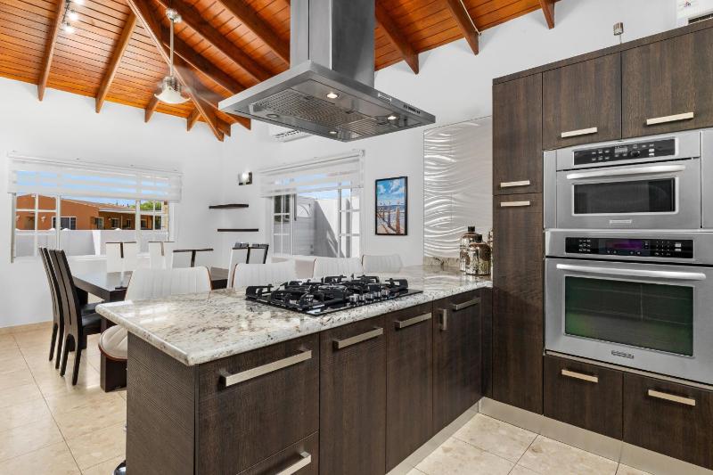 Sotto del Sol 7BR Pool Villa Near Palm Beach & Ritz by Bocobay - image 9
