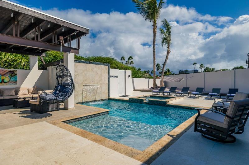 Sotto del Sol 7BR Pool Villa Near Palm Beach & Ritz by Bocobay - image 6