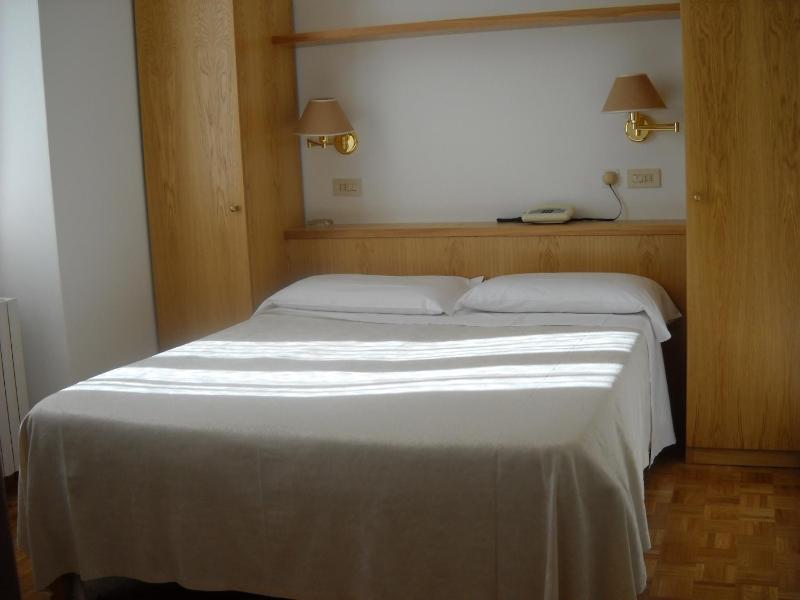 Economy Double or Twin Room image 3