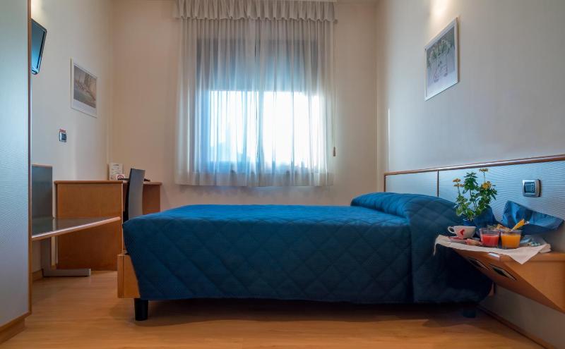 Single Room image 2