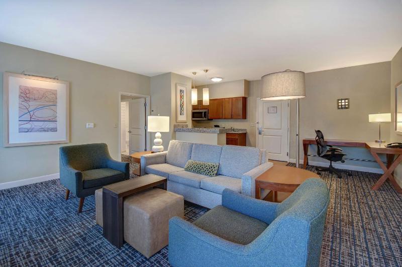 Non-Smoking Larger King Suite image 3