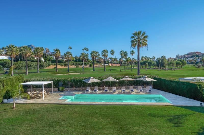 VACATION MARBELLA I Villa Milka Frontline Golf Giant Private Heated Pool Close to High-end Restaurants 8min Puerto Banus Cine Room - image 13