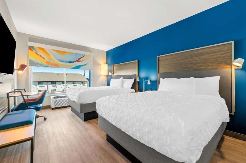 Queen Room with Two Queen Beds and Walk-In Shower image 3