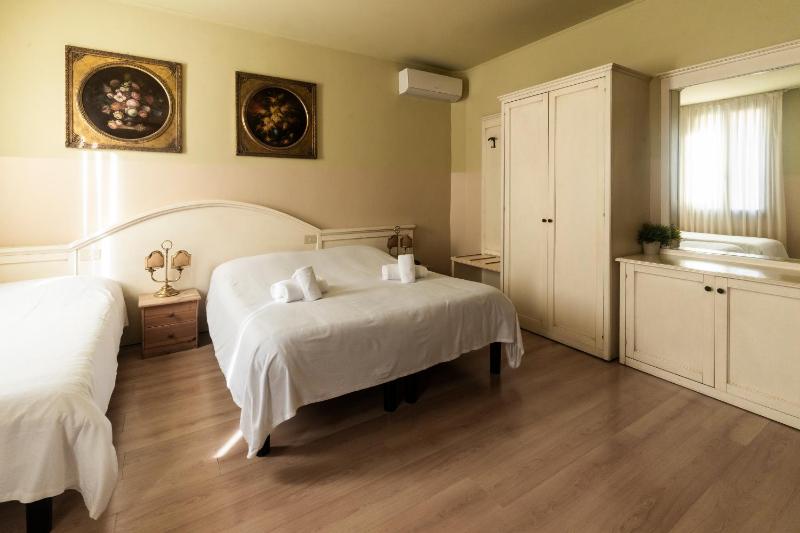 Triple Room image 2