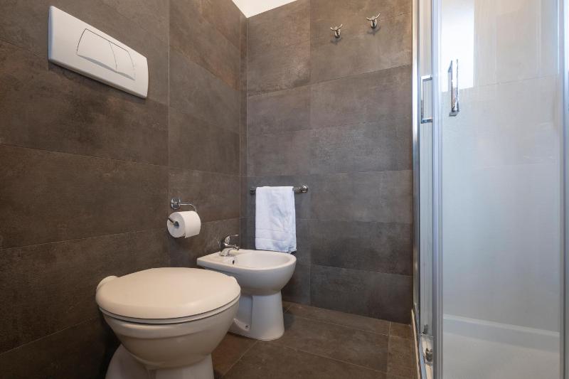 Twin Room image 3
