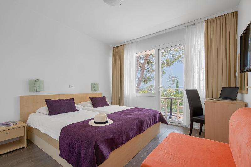 Superior Twin Room with Balcony - Seaside image 3