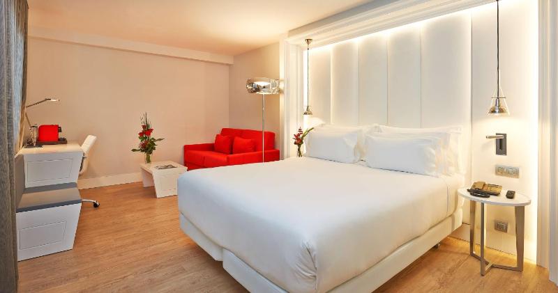 Premium Double or Twin Room XL image 3