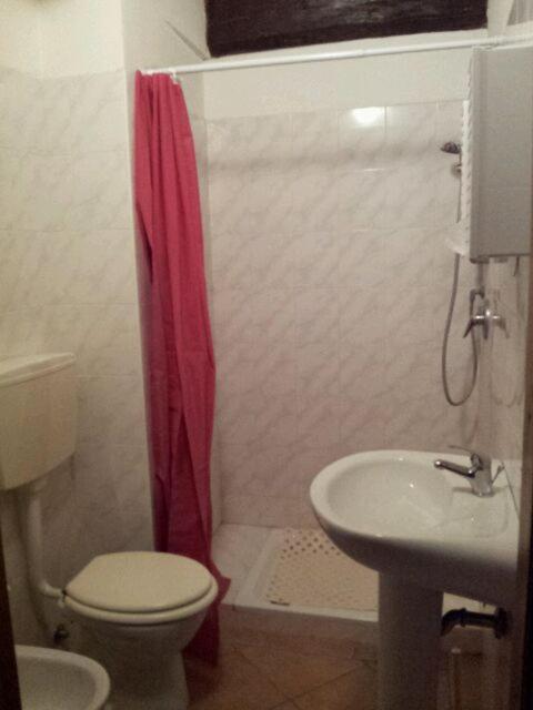 Triple Room with Bathroom image 3