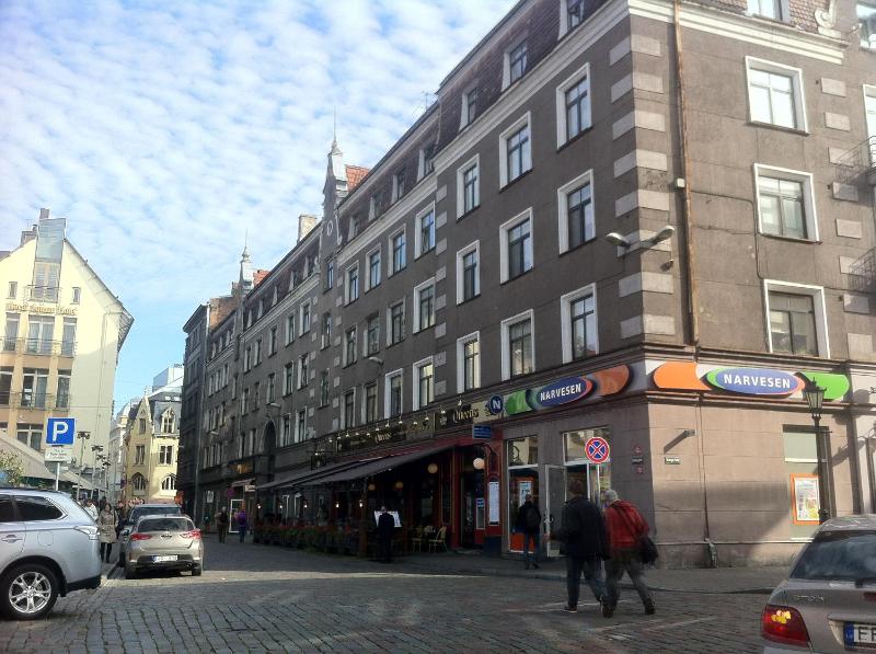 One-Bedroom Apartment image 2