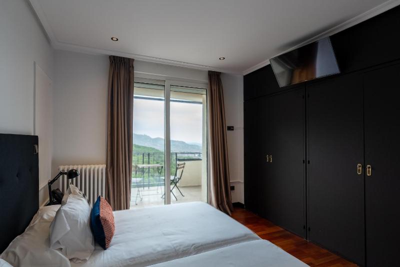 Double Room image 1