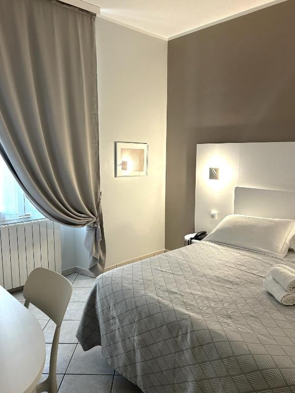 Single Room image 4