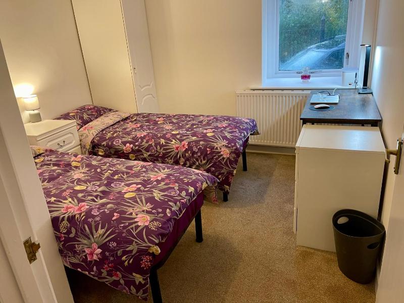 Vernon Place town centre Vernon Cottage 3-bed with parking 1A Vernon Court 2-bed with parking 1B studio no parking off the High Street next to Sandford Park - image 15