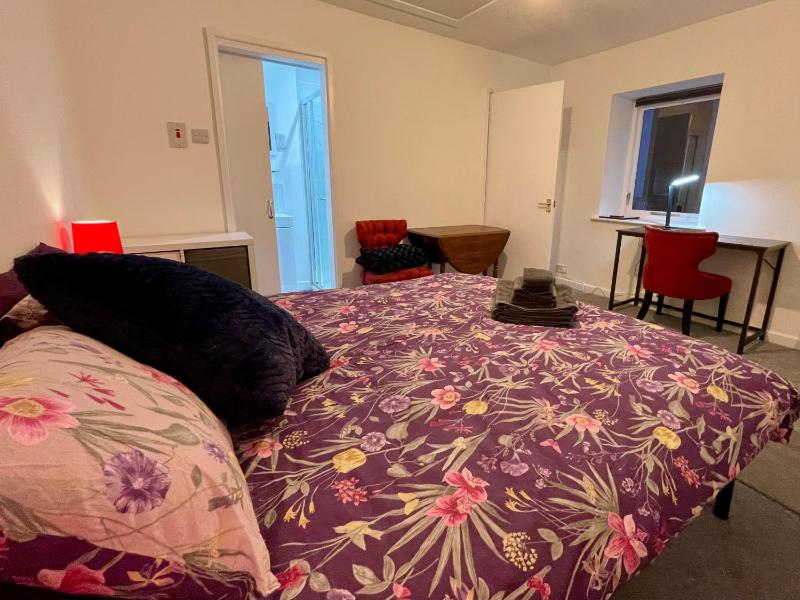 Vernon Place town centre Vernon Cottage 3-bed with parking 1A Vernon Court 2-bed with parking 1B studio no parking off the High Street next to Sandford Park - image 32