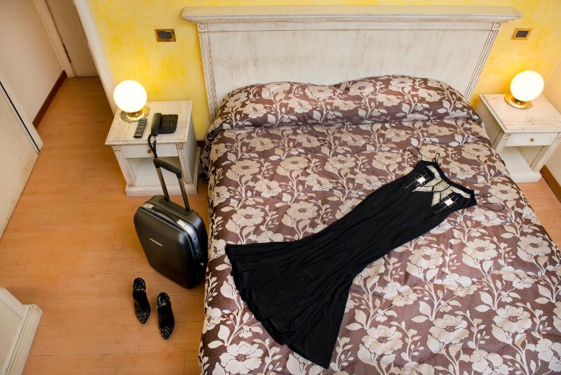 Double Room image 4