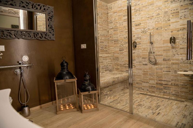 Junior Suite with Turkish Bath image 1