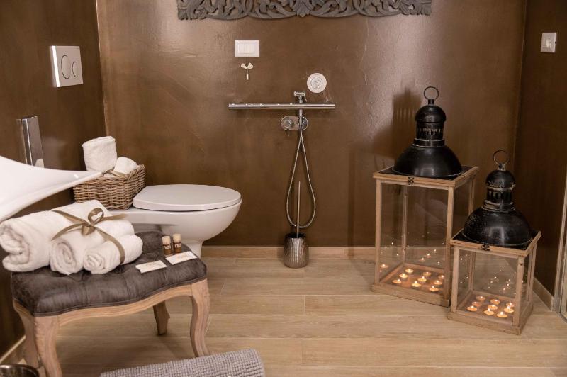 Junior Suite with Turkish Bath image 4
