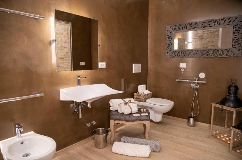 Junior Suite with Turkish Bath image 3