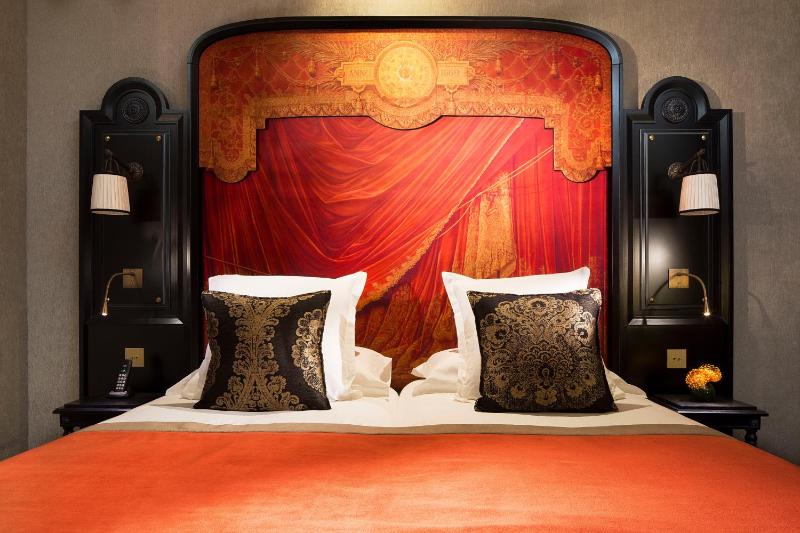 Classic Double or Twin Room image 3