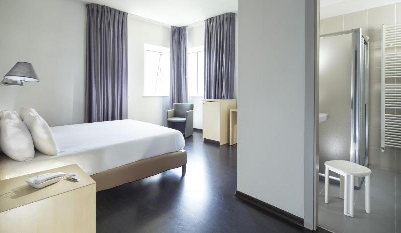 Superior Double or Twin Room image 3