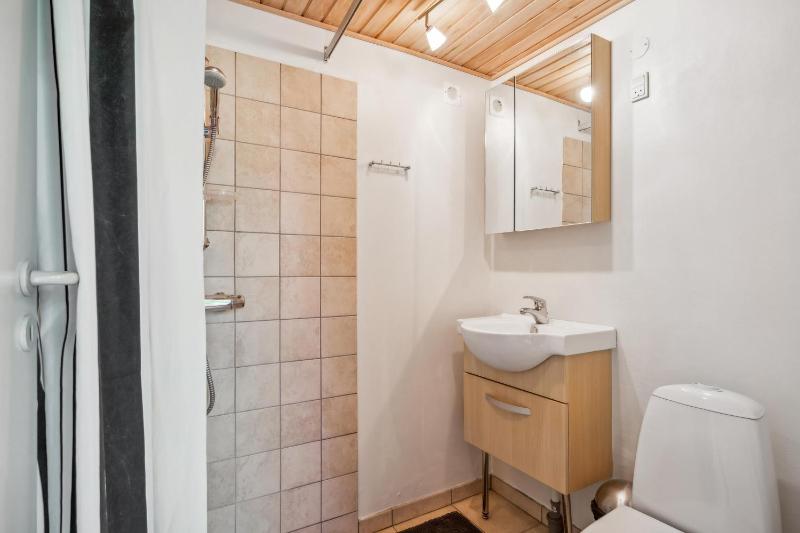 Well-Furnished Holiday Home With Beautiful Views Of The Lake And Countryside Close To Child-Friendly Lyngsbæk Beach And Only 10 Minutes From - image 10