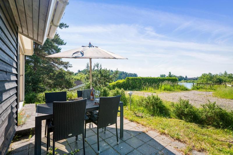 Well-Furnished Holiday Home With Beautiful Views Of The Lake And Countryside Close To Child-Friendly Lyngsbæk Beach And Only 10 Minutes From - image 9