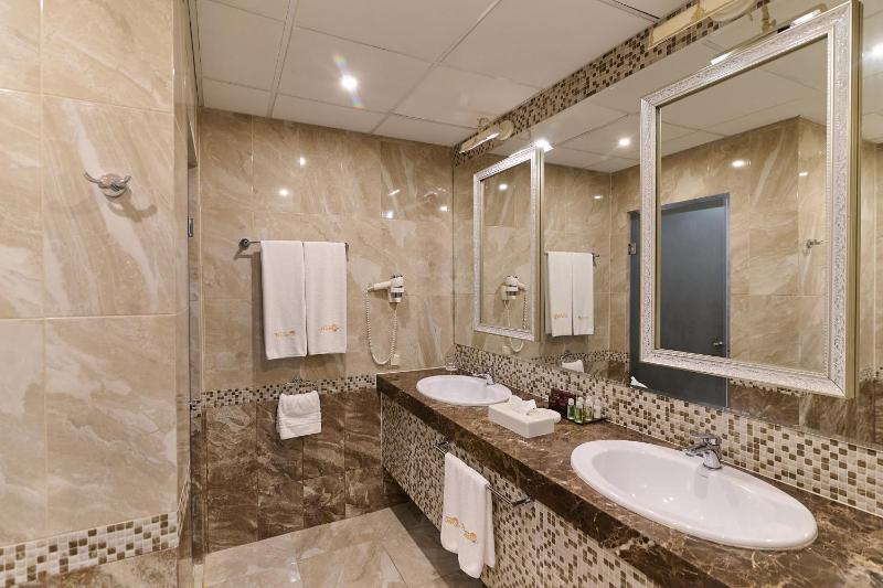Double Room with Terrace image 3